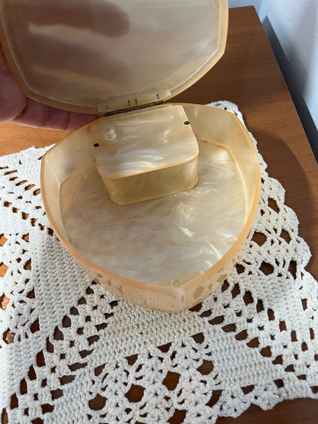 Joyero vintage y tapete crochet