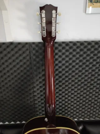 Guitarra Gibson J-45 50s (2020, red label).