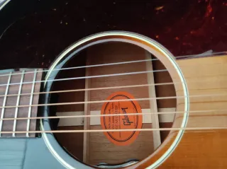 Guitarra Gibson J-45 50s (2020, red label).