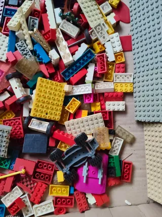 Set mattoncini LEGO e molti accessiri