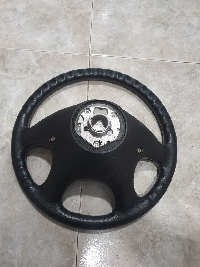 Volante Golf MK3 EN MUY BUEN ESTADO, ES DE GOMA