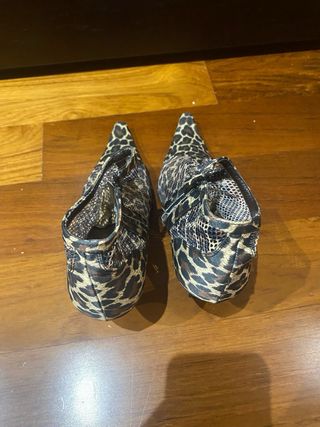 Zapatos tacón de marca estampado leopardo