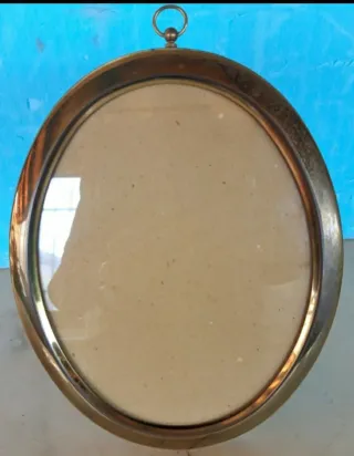 Cornice ovale classica in metallo dorato