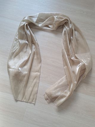 Fular beige y dorado