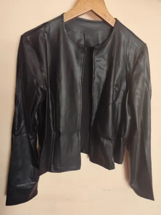 Conjunto vestido y chaqueta polipiel midi