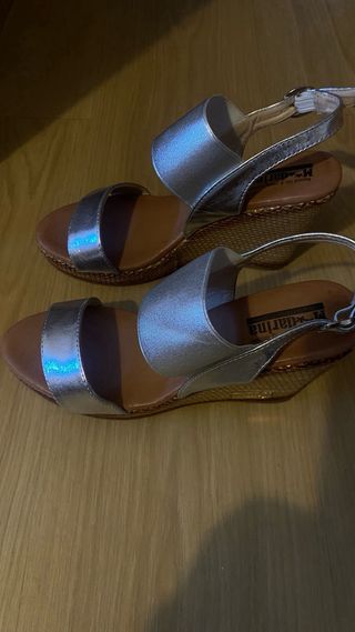 Sandalias plateadas cuña nuevas