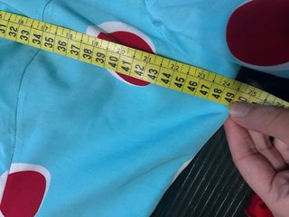 Traje de flamenca azul con lunares rojos