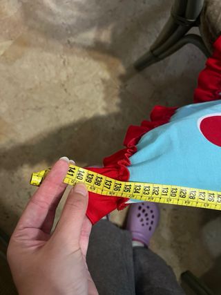 Traje de flamenca azul con lunares rojos