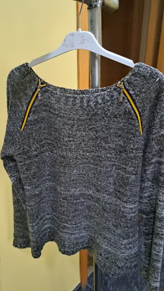 Jersey beig con marron con cremalleras