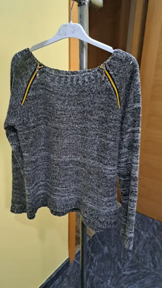 Jersey beig con marron con cremalleras