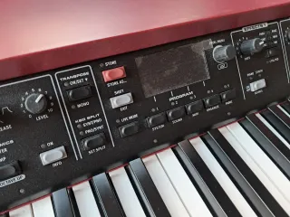 Nord Grand Piano con Monitores Nord