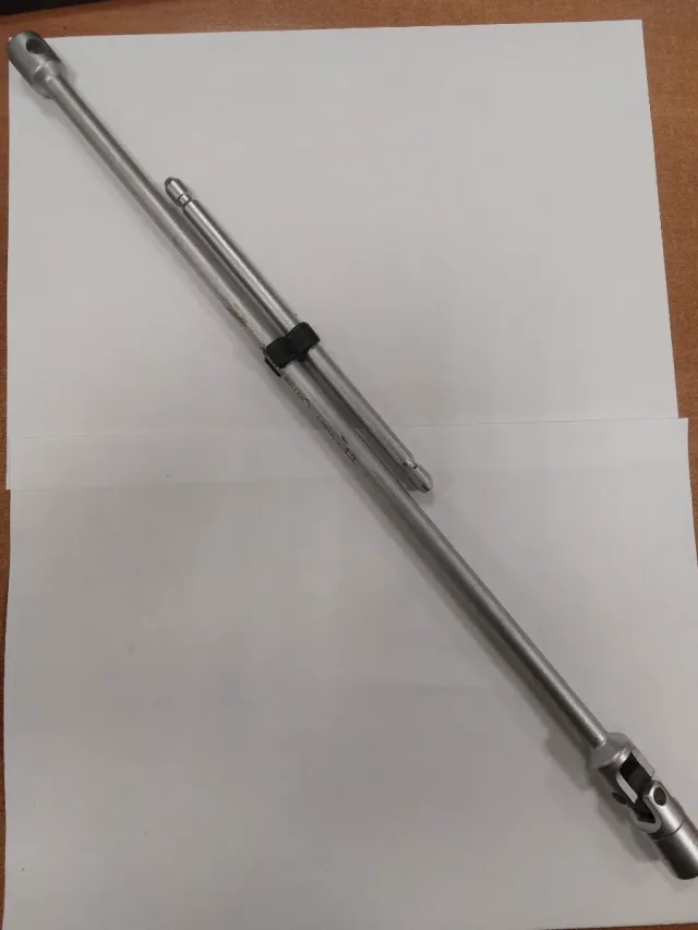 Chiave a T con bussola esagonale snodata