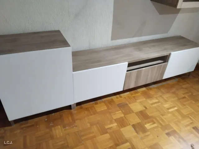 Muebles IKEA de salón modernos madera y cristal