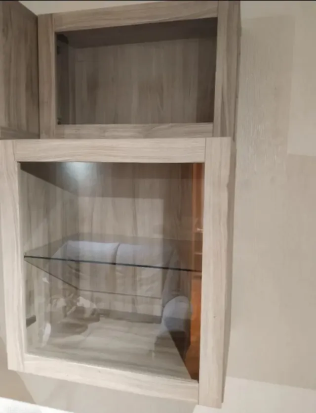 Muebles IKEA de salón modernos madera y cristal