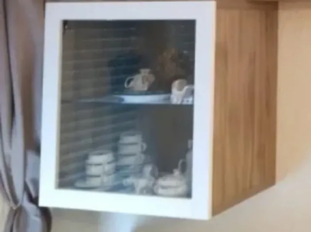 Muebles IKEA de salón modernos madera y cristal