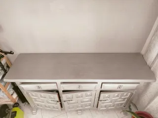 Aparador de madera plateado