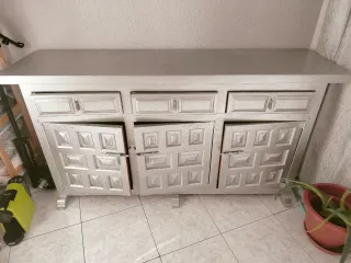 Aparador de madera plateado