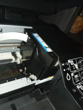 Impresora Epson XP-255 Negra, no tengo el cable