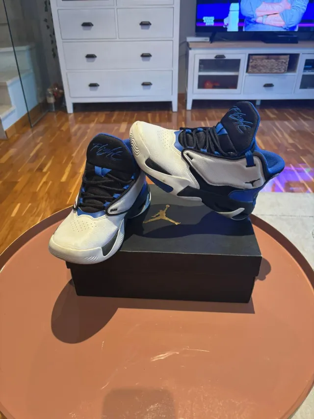 Jordan Max Aura 4 (GS) Azul/Blanco