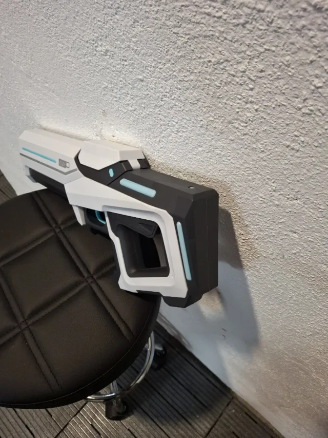 Pistola de agua futurista