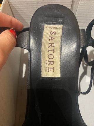 Sandalias SARTORE negras de tacón con flor