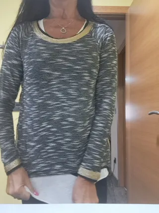 Jersey negro y dorado talla única