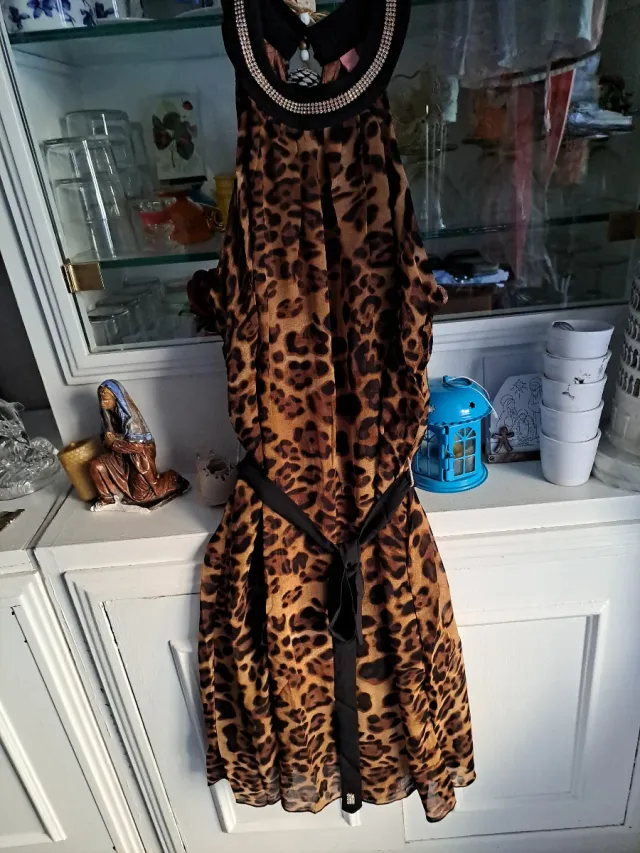 Vestido estampado leopardo con cinturón