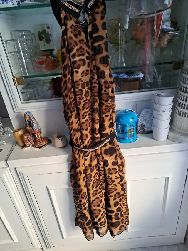Vestido estampado leopardo con cinturón