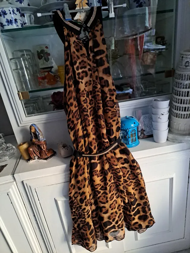 Vestido estampado leopardo con cinturón
