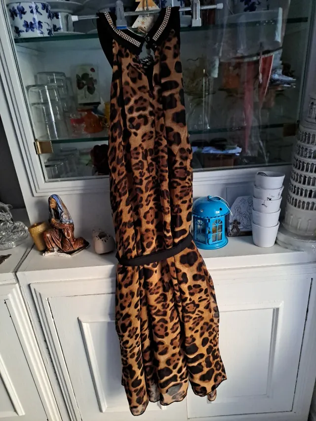 Vestido estampado leopardo con cinturón