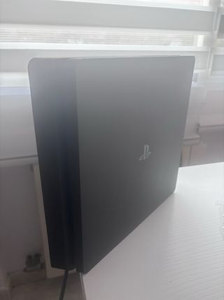 PS4 (PlayStation 4) Negra + Mando + Juegos