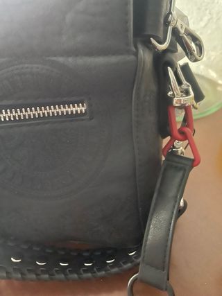 Bolso bandolera Desigual bordado negro