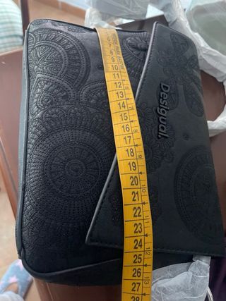 Bolso bandolera Desigual bordado negro