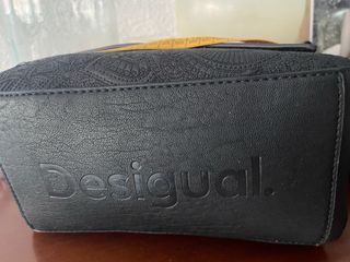 Bolso bandolera Desigual bordado negro