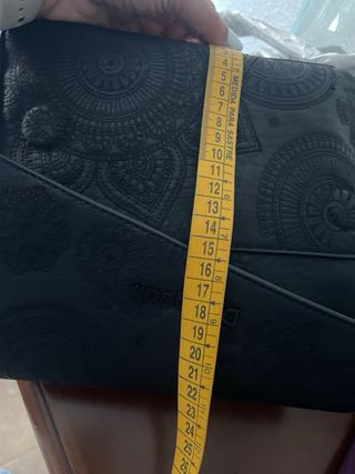 Bolso bandolera Desigual bordado negro