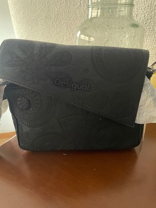 Bolso bandolera Desigual bordado negro