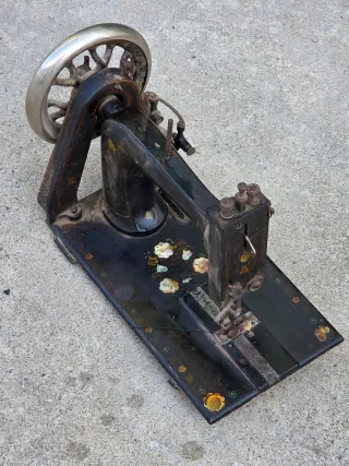 Antiguo cabezal máquina coser nacar