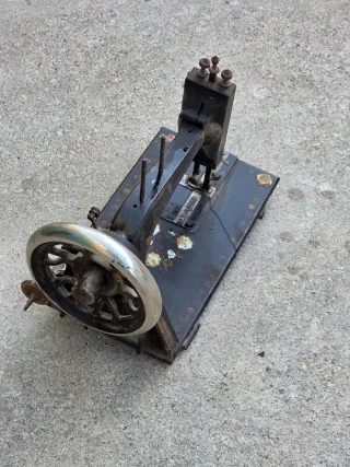 Antiguo cabezal máquina coser nacar