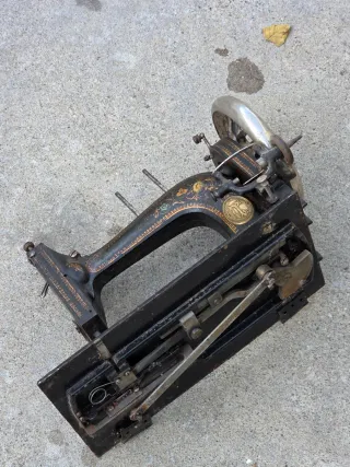 Antiguo cabezal máquina coser nacar