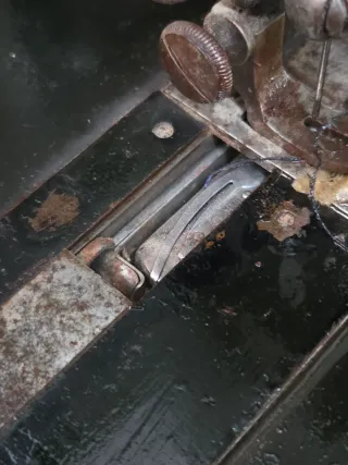 Antiguo cabezal máquina coser nacar