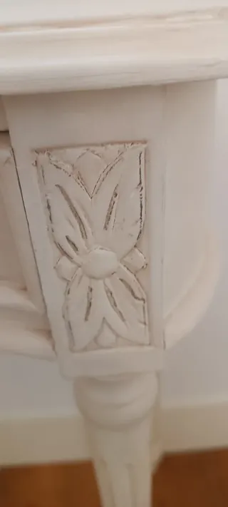 Aparador de madera crema con cajones