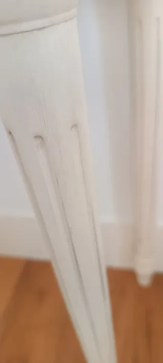 Aparador de madera crema con cajones