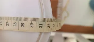 Aparador de madera crema con cajones