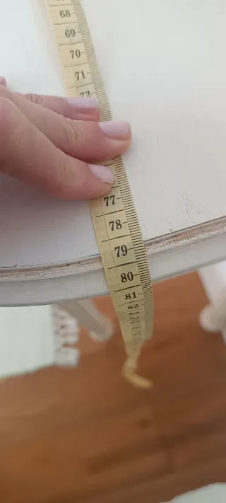 Aparador de madera crema con cajones