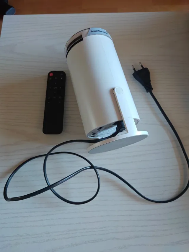 Proyector HY300 Blanco como nuevo.