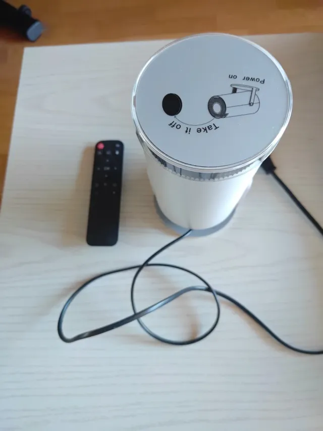 Proyector HY300 Blanco como nuevo.