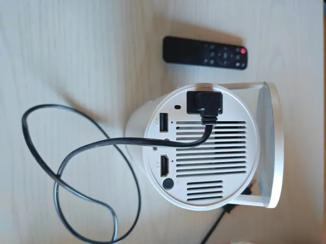 Proyector HY300 Blanco como nuevo.