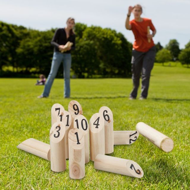 Gioco Kubb Vichingo Lancio