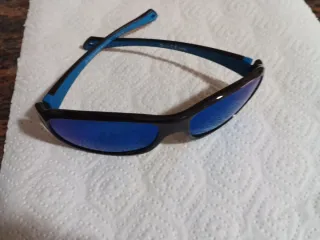 Gafas de sol infantiles negras y azules