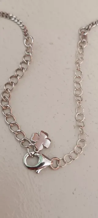 2 Collares de plata con incrustaciones